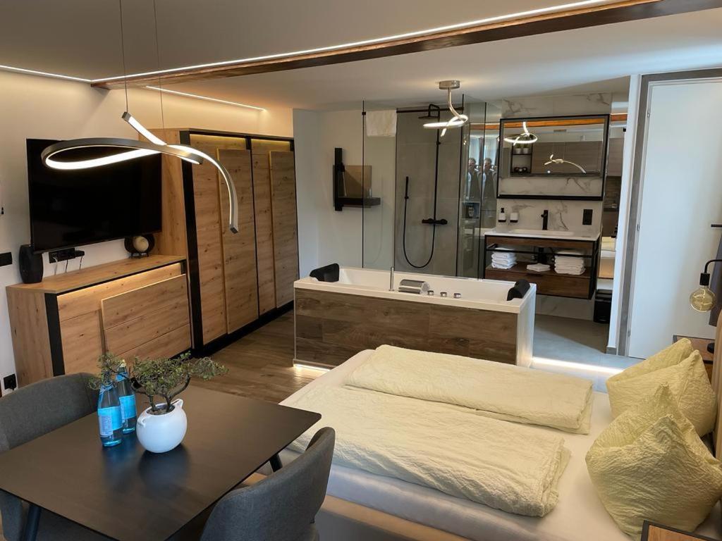 Flow Apartments Trogmann Living - Open Space เมราโน ภายนอก รูปภาพ